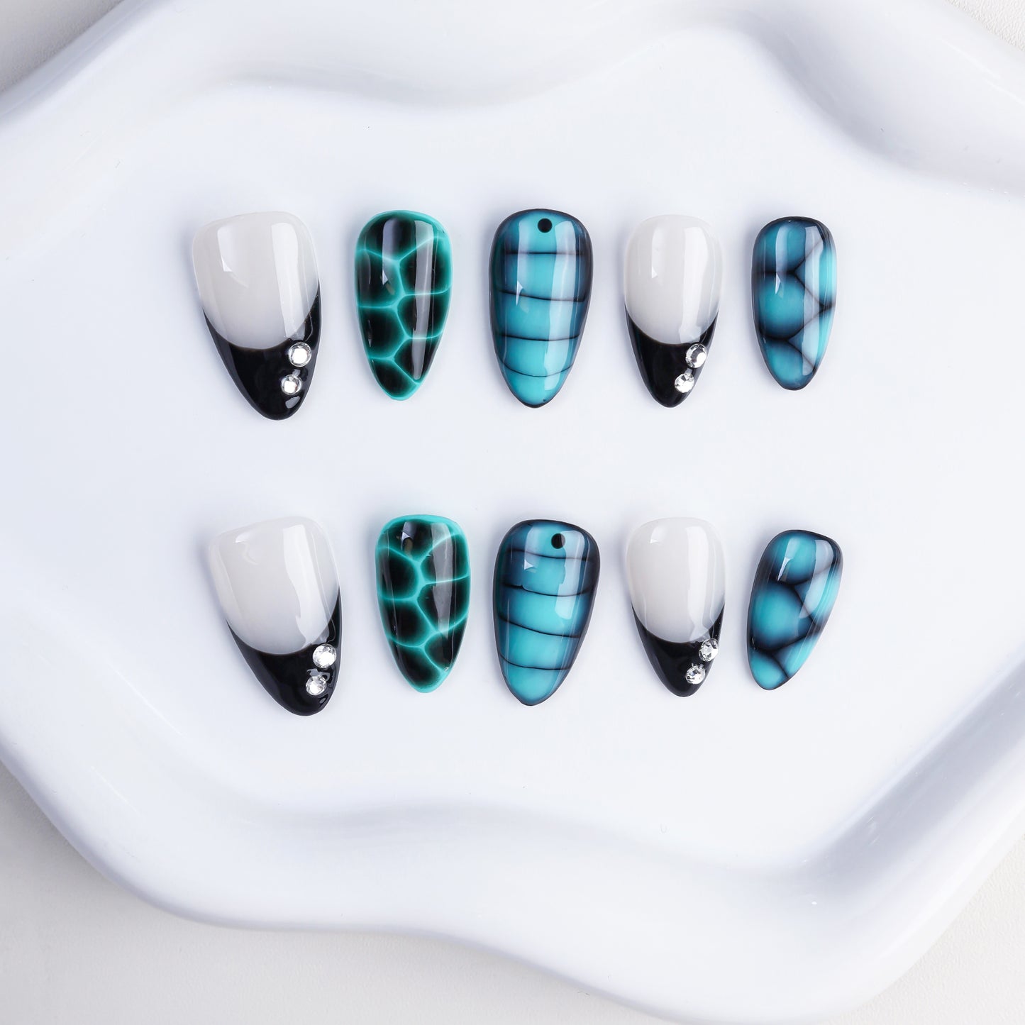 French Handmade Press Fake Nails Green Snake Pattern Reusable False Fingernails with Rhinestone Wholesale Artificial Nails